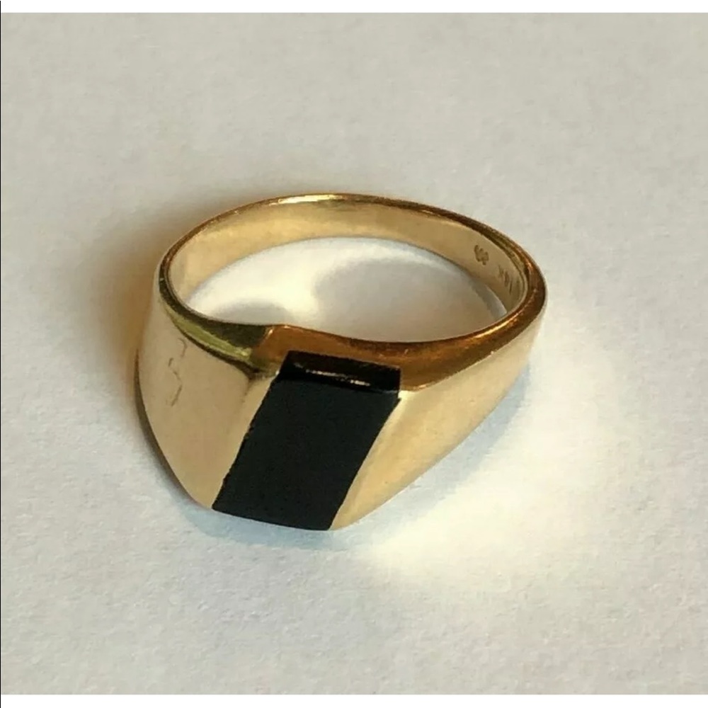 Solid 14k modern slanted gold ring w/ black onyx.